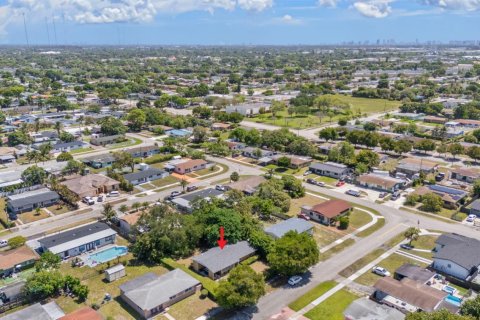 House in Miami Gardens, Florida 3 bedrooms, 103.4 sq.m. № 2083385 - photo 17
