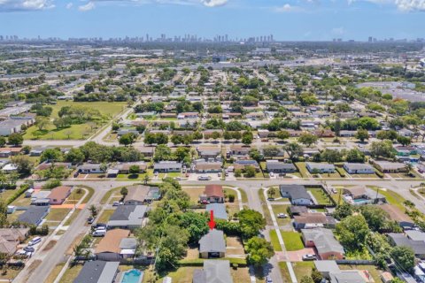 House in Miami Gardens, Florida 3 bedrooms, 103.4 sq.m. № 2083385 - photo 18