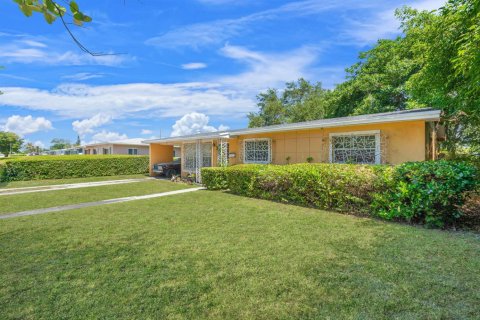 House in Miami Gardens, Florida 3 bedrooms, 103.4 sq.m. № 2083385 - photo 3