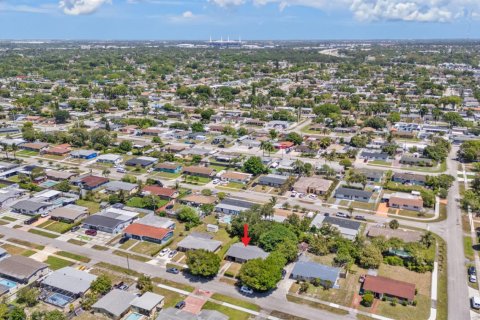 House in Miami Gardens, Florida 3 bedrooms, 103.4 sq.m. № 2083385 - photo 22
