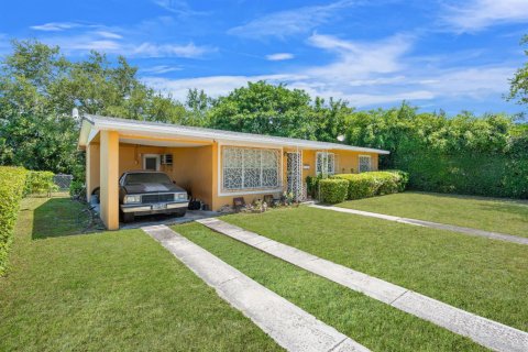 House in Miami Gardens, Florida 3 bedrooms, 103.4 sq.m. № 2083385 - photo 4