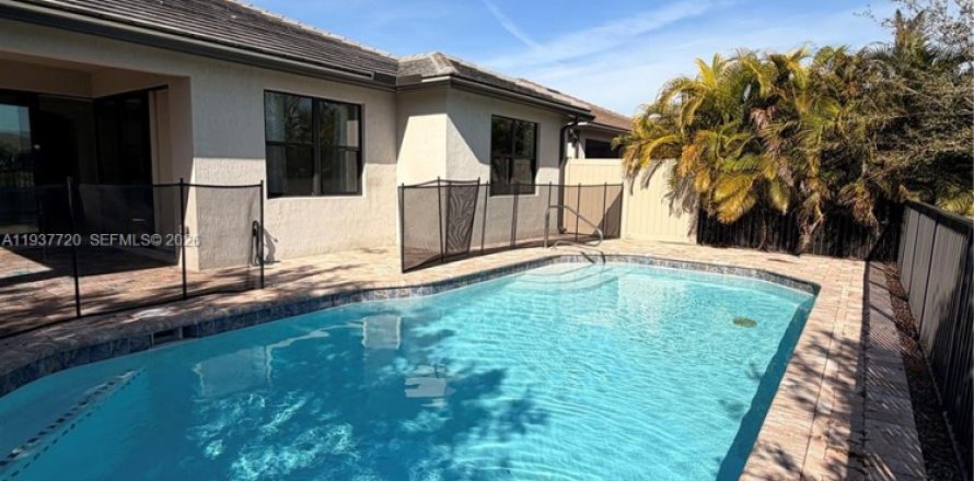 Дом в Лейк-Уорт, Флорида 3 спальни, 186.55м2 № 1995571