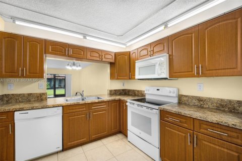 Copropriété à louer à Davie, Floride: 2 chambres, 105.91 m2 № 2045336 - photo 11