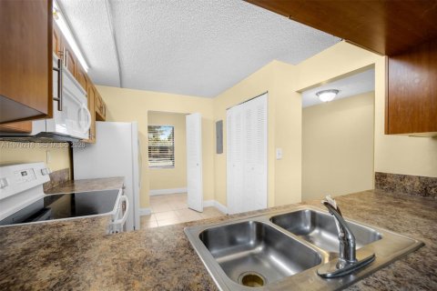 Copropriété à louer à Davie, Floride: 2 chambres, 105.91 m2 № 2045336 - photo 12