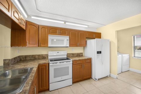 Copropriété à louer à Davie, Floride: 2 chambres, 105.91 m2 № 2045336 - photo 13