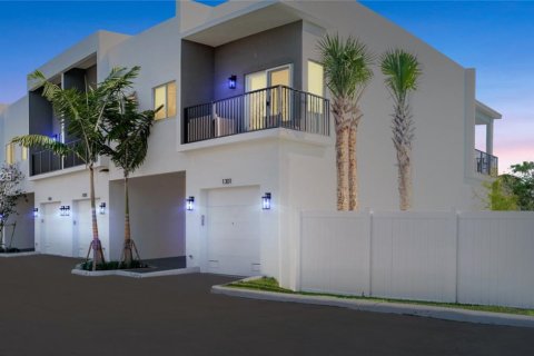 Touwnhouse à louer à Pompano Beach, Floride: 3 chambres, 125.23 m2 № 1820379 - photo 1