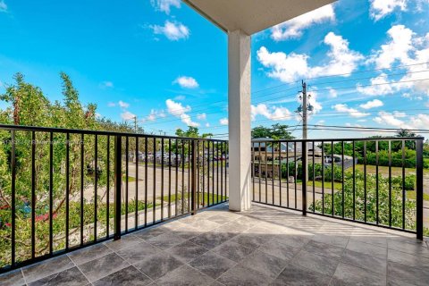 Touwnhouse à louer à Pompano Beach, Floride: 3 chambres, 125.23 m2 № 1820379 - photo 2