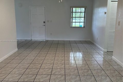 Casa en alquiler en Palmetto Bay, Florida, 3 dormitorios, 137.03 m2 № 1956177 - foto 4