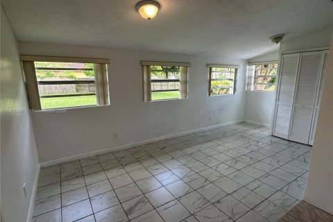 Casa en alquiler en Palmetto Bay, Florida, 3 dormitorios, 137.03 m2 № 1956177 - foto 3