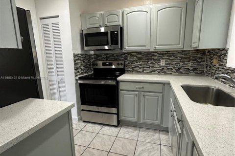 Casa en alquiler en Palmetto Bay, Florida, 3 dormitorios, 137.03 m2 № 1956177 - foto 12