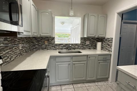 Casa en alquiler en Palmetto Bay, Florida, 3 dormitorios, 137.03 m2 № 1956177 - foto 13