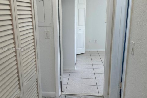 Casa en alquiler en Palmetto Bay, Florida, 3 dormitorios, 137.03 m2 № 1956177 - foto 5