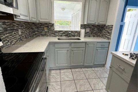 Casa en alquiler en Palmetto Bay, Florida, 3 dormitorios, 137.03 m2 № 1956177 - foto 11