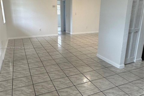 Casa en alquiler en Palmetto Bay, Florida, 3 dormitorios, 137.03 m2 № 1956177 - foto 17