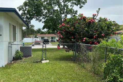 Casa en alquiler en Palmetto Bay, Florida, 3 dormitorios, 137.03 m2 № 1956177 - foto 25