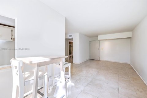 Copropriété à vendre à Sunny Isles Beach, Floride: 1 chambre, 59.46 m2 № 1966204 - photo 13