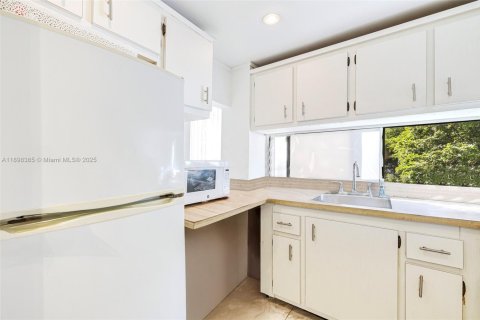 Copropriété à vendre à Sunny Isles Beach, Floride: 1 chambre, 59.46 m2 № 1966204 - photo 9