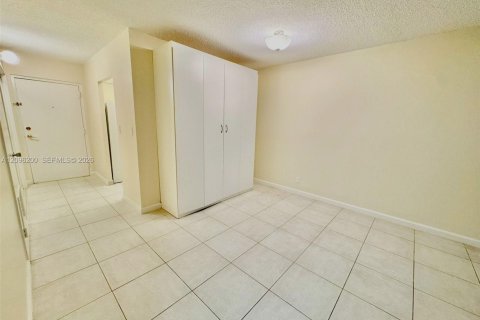 Copropriété à louer à Fort Lauderdale, Floride: 1 chambre, 66.89 m2 № 2386854 - photo 7