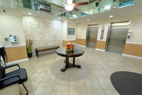 Copropriété à louer à Fort Lauderdale, Floride: 1 chambre, 66.89 m2 № 2386854 - photo 2