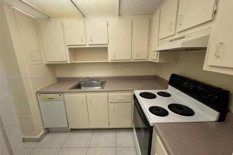Copropriété à louer à Fort Lauderdale, Floride: 1 chambre, 66.89 m2 № 2386854 - photo 11
