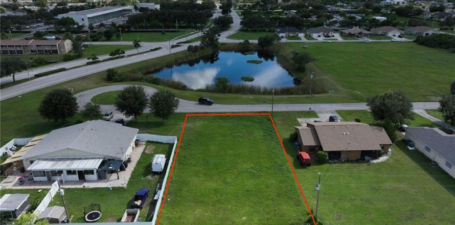 Land in Cape Coral, Florida № 1905454