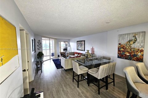 Copropriété à vendre à Tamarac, Floride: 2 chambres, 139.35 m2 № 1979592 - photo 9