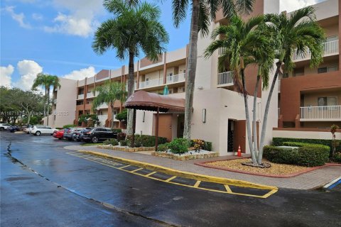 Copropriété à vendre à Tamarac, Floride: 2 chambres, 139.35 m2 № 1979592 - photo 1