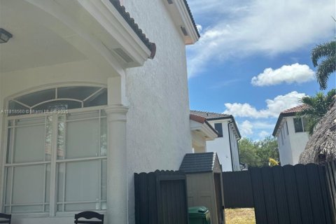 Villa ou maison à vendre à Miami, Floride: 3 chambres, 205.13 m2 № 1775766 - photo 12