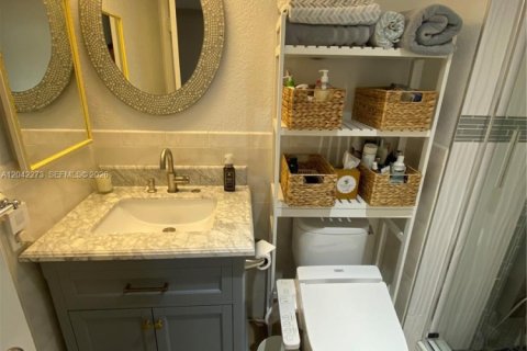 Condo in Pompano Beach, Florida, 2 bedrooms № 2183855 - photo 19