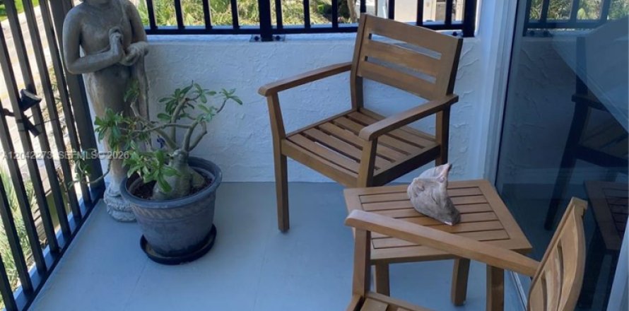 Condo in Pompano Beach, Florida, 2 bedrooms № 2183855