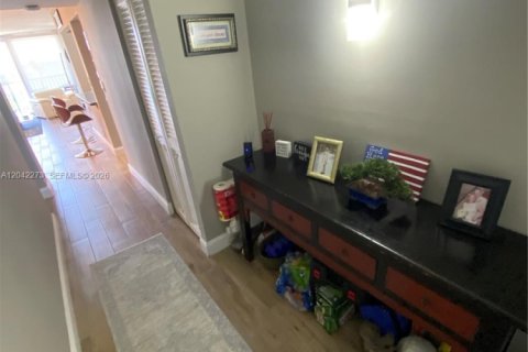 Condo in Pompano Beach, Florida, 2 bedrooms № 2183855 - photo 15