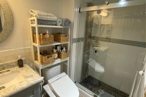 Condo in Pompano Beach, Florida, 2 bedrooms № 2183855 - photo 16