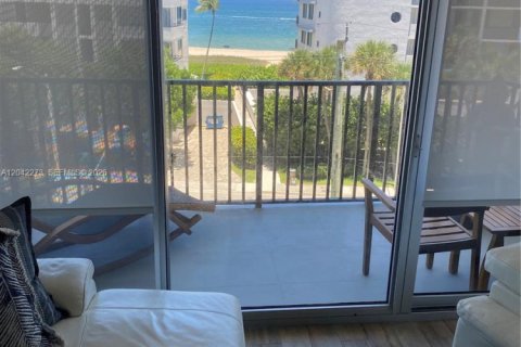 Condo in Pompano Beach, Florida, 2 bedrooms № 2183855 - photo 5