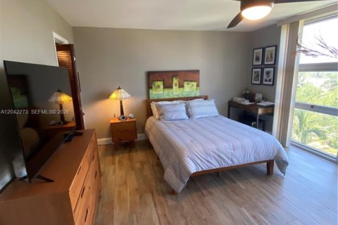 Condo in Pompano Beach, Florida, 2 bedrooms № 2183855 - photo 18