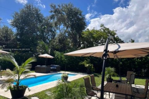 House in Miami, Florida 4 bedrooms, 128.58 sq.m. № 1952888 - photo 7
