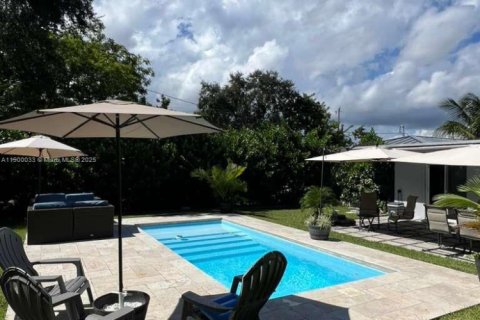 House in Miami, Florida 4 bedrooms, 128.58 sq.m. № 1952888 - photo 8