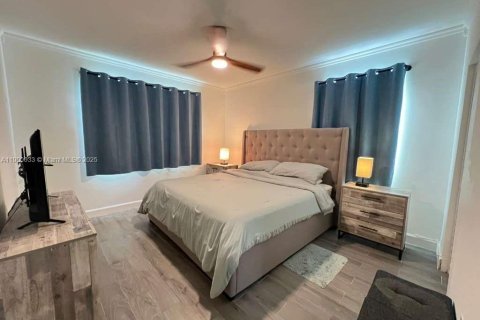 House in Miami, Florida 4 bedrooms, 128.58 sq.m. № 1952888 - photo 30