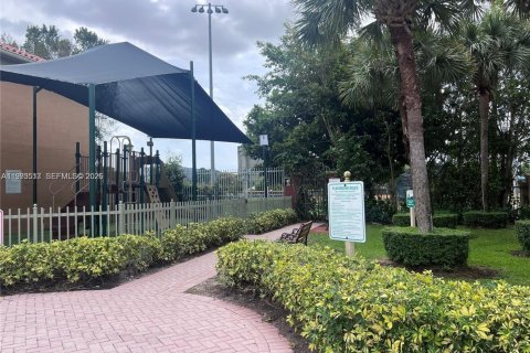 Adosado en alquiler en Doral, Florida, 3 dormitorios, 125.42 m2 № 2068245 - foto 5