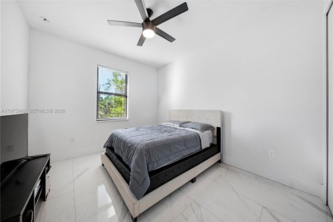 Casa en venta en Naples, Florida, 5 dormitorios, 157.93 m2 № 2035979 - foto 21