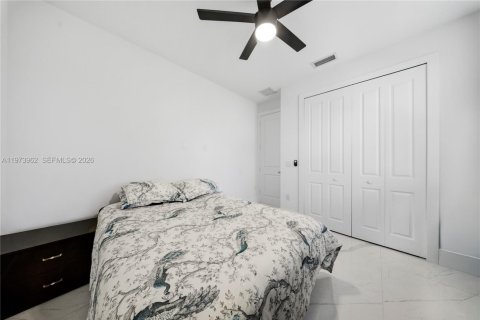 Casa en venta en Naples, Florida, 5 dormitorios, 157.93 m2 № 2035979 - foto 15