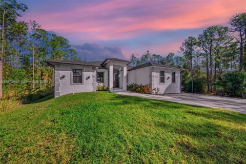 Casa en Naples, Florida 5 dormitorios, 157.93 m2 № 2035979