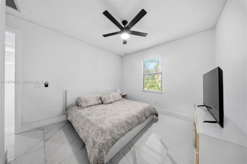 Casa en venta en Naples, Florida, 5 dormitorios, 157.93 m2 № 2035979 - foto 18