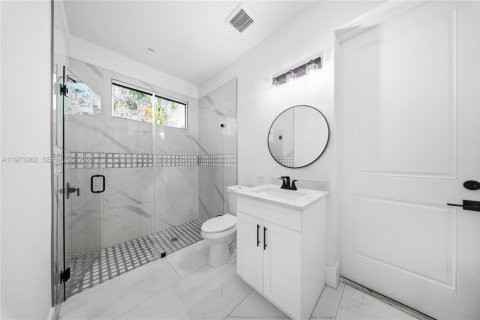 Casa en venta en Naples, Florida, 5 dormitorios, 157.93 m2 № 2035979 - foto 16