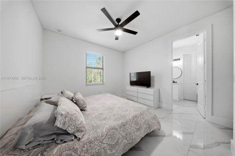 Casa en venta en Naples, Florida, 5 dormitorios, 157.93 m2 № 2035979 - foto 19