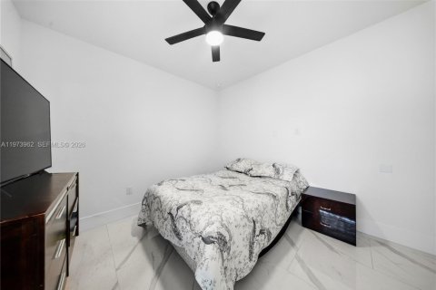 Casa en venta en Naples, Florida, 5 dormitorios, 157.93 m2 № 2035979 - foto 14