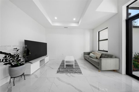 Casa en venta en Naples, Florida, 5 dormitorios, 157.93 m2 № 2035979 - foto 6