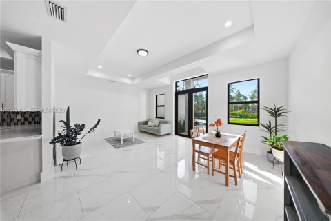 Casa en venta en Naples, Florida, 5 dormitorios, 157.93 m2 № 2035979 - foto 10