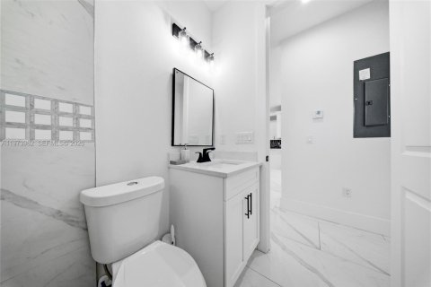 Casa en venta en Naples, Florida, 5 dormitorios, 157.93 m2 № 2035979 - foto 24