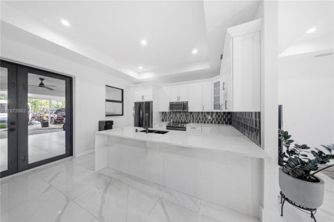 Casa en venta en Naples, Florida, 5 dormitorios, 157.93 m2 № 2035979 - foto 11