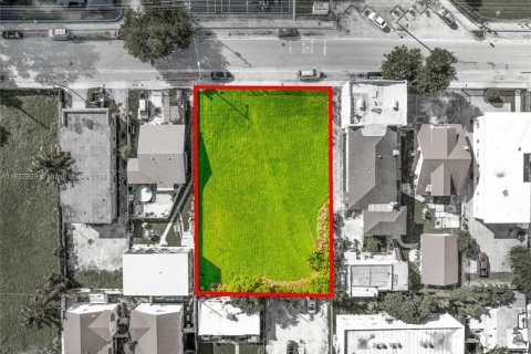Commercial property in Miami, Florida № 1936292 - photo 1